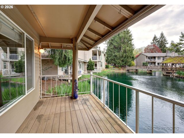 8230 Sw WOODBRIDGE Ct 16, Wilsonville, OR 97070