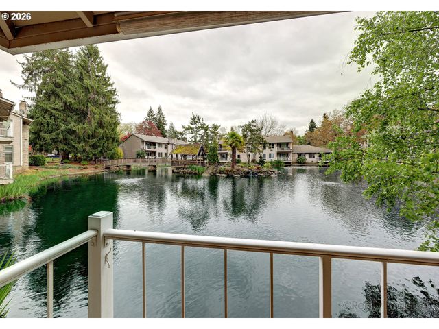 8230 Sw WOODBRIDGE Ct 16, Wilsonville, OR 97070