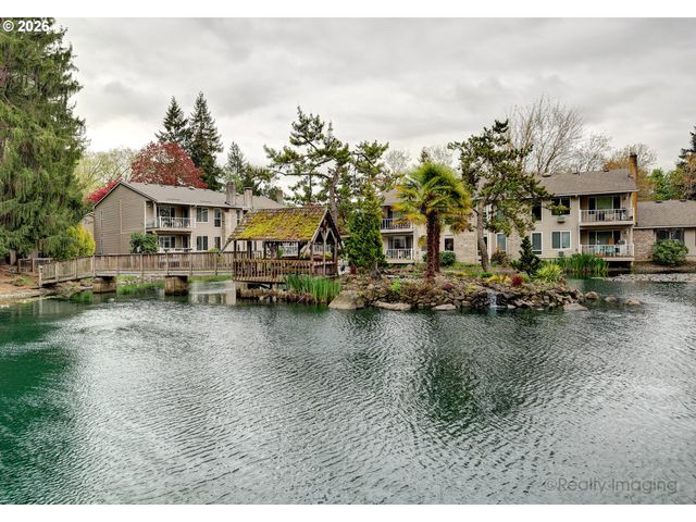 8230 Sw WOODBRIDGE Ct 16, Wilsonville, OR 97070