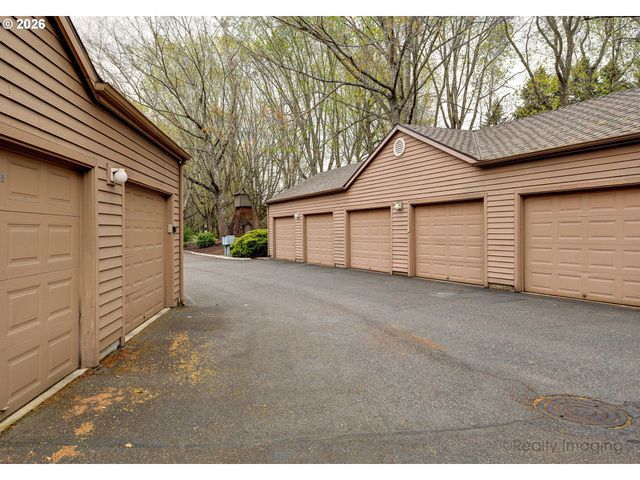 8230 Sw WOODBRIDGE Ct 16, Wilsonville, OR 97070