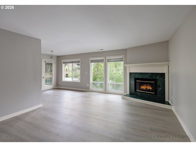 8230 Sw WOODBRIDGE Ct 16, Wilsonville, OR 97070