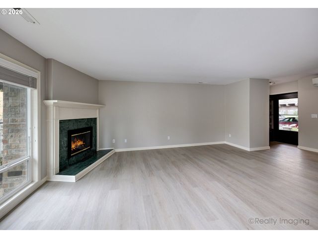 8230 Sw WOODBRIDGE Ct 16, Wilsonville, OR 97070