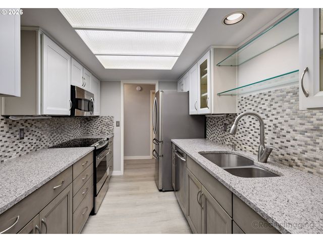 8230 Sw WOODBRIDGE Ct 16, Wilsonville, OR 97070