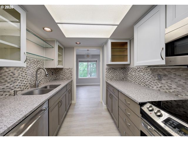 8230 Sw WOODBRIDGE Ct 16, Wilsonville, OR 97070