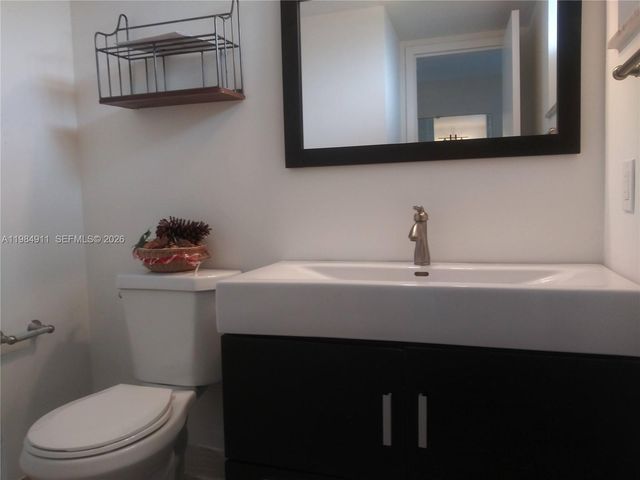 7900 Tatum Waterway Dr 405, Miami Beach, FL 33141