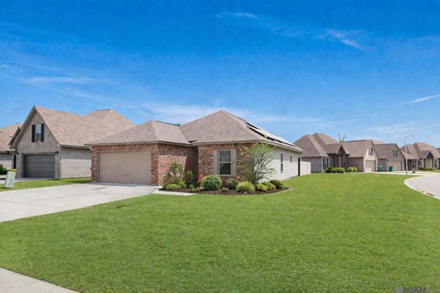 28236 Natchez Trace, Denham Springs, LA 70726