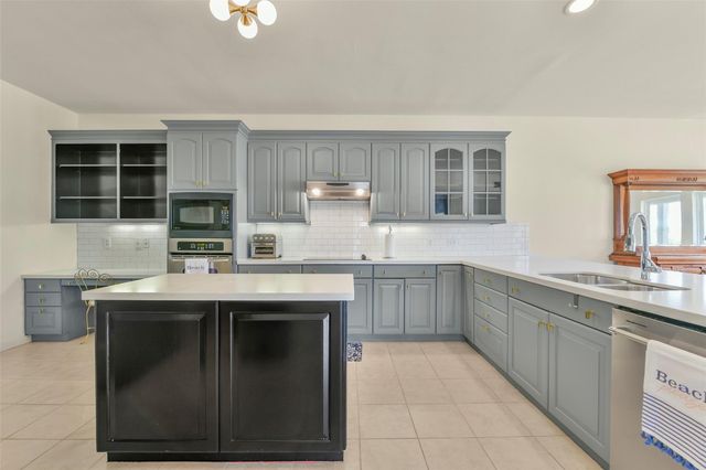 4115 Buccaneer Boulevard, Galveston, TX 77554