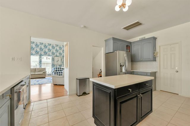 4115 Buccaneer Boulevard, Galveston, TX 77554