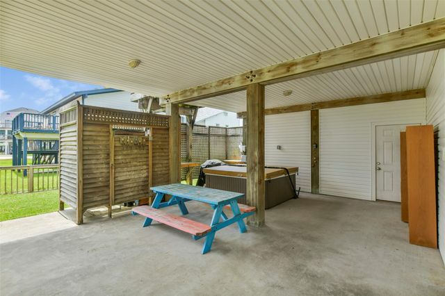 4115 Buccaneer Boulevard, Galveston, TX 77554