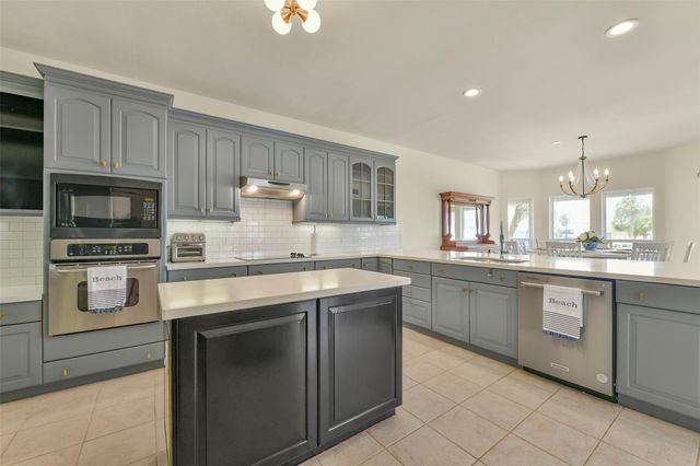 4115 Buccaneer Boulevard, Galveston, TX 77554