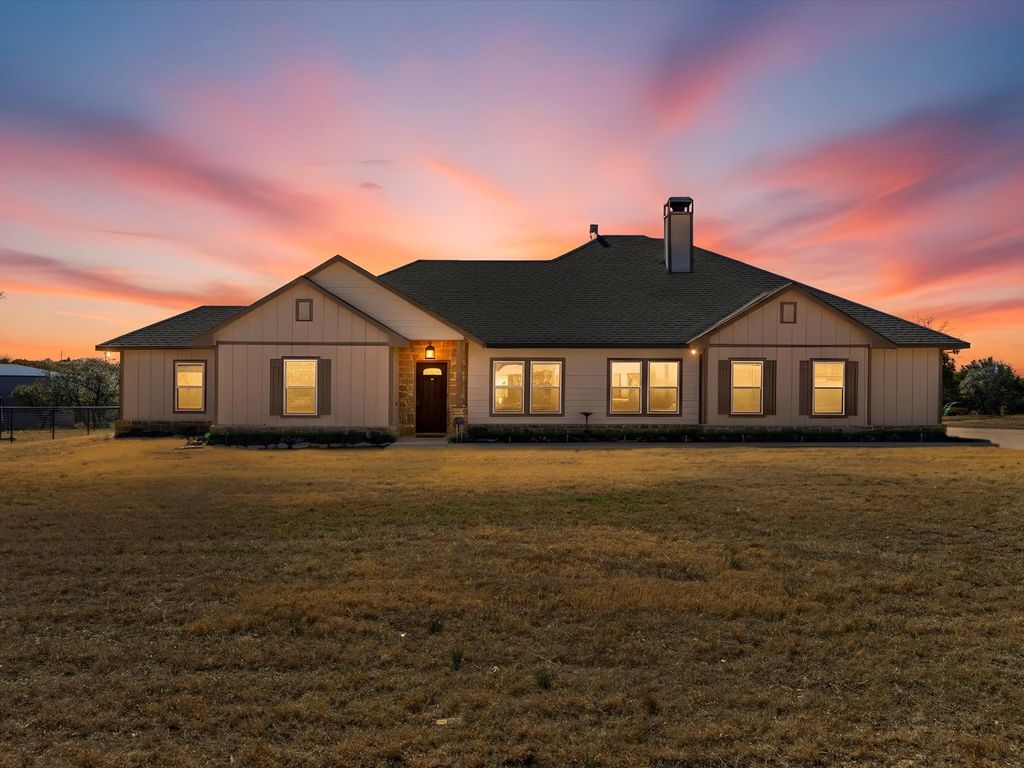123 Kriston Lane, Springtown, TX 76082