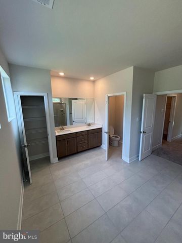 3 DARTMOUTH CT, Hamilton, NJ 08620