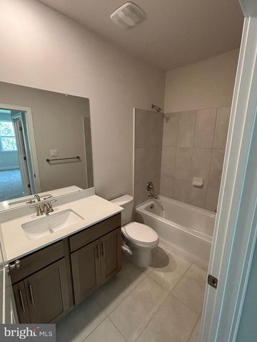 3 DARTMOUTH CT, Hamilton, NJ 08620