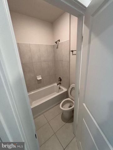 3 DARTMOUTH CT, Hamilton, NJ 08620