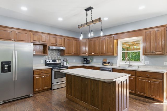 2845 Hillcrest Dr, Centerville, TN 37033
