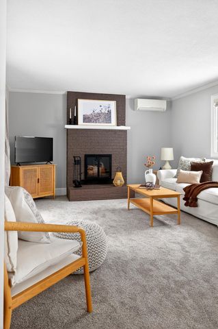 1589 Hillcrest Avenue, Saint Paul, MN 55116