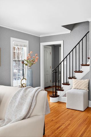 1589 Hillcrest Avenue, Saint Paul, MN 55116