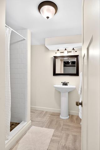 1589 Hillcrest Avenue, Saint Paul, MN 55116