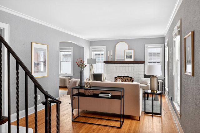 1589 Hillcrest Avenue, Saint Paul, MN 55116