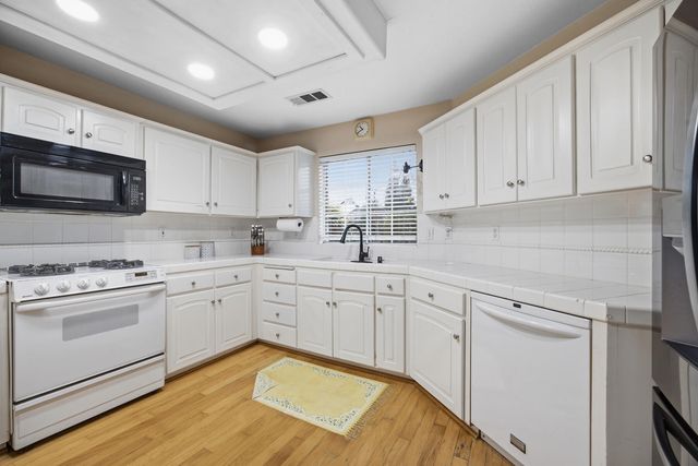 525 W Kimball Avenue, Visalia, CA 93277