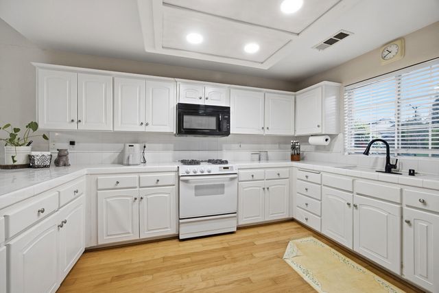 525 W Kimball Avenue, Visalia, CA 93277