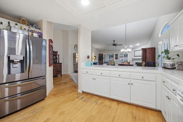 525 W Kimball Avenue, Visalia, CA 93277