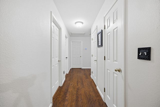 525 W Kimball Avenue, Visalia, CA 93277