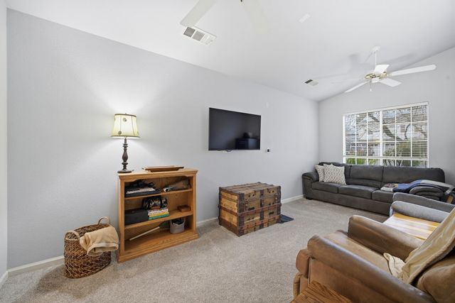 525 W Kimball Avenue, Visalia, CA 93277