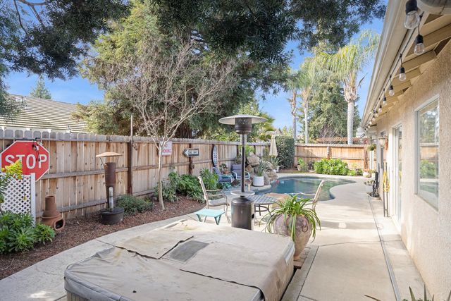 525 W Kimball Avenue, Visalia, CA 93277