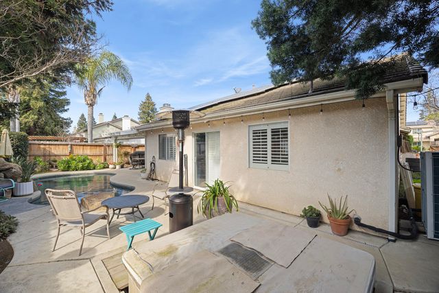 525 W Kimball Avenue, Visalia, CA 93277