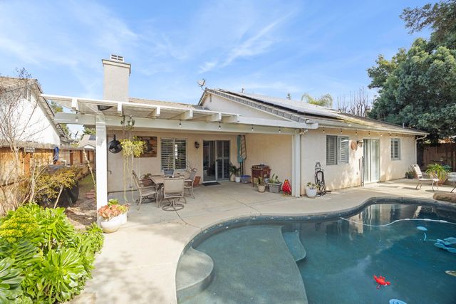 525 W Kimball Avenue, Visalia, CA 93277