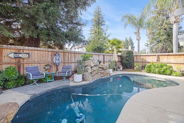 525 W Kimball Avenue, Visalia, CA 93277