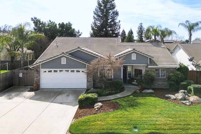 525 W Kimball Avenue, Visalia, CA 93277