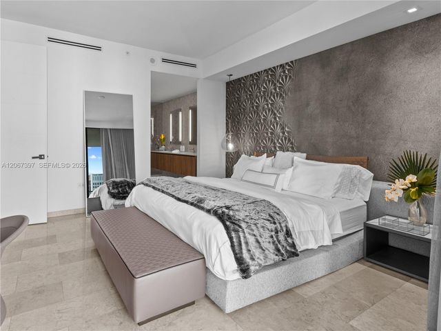 88 SW 7th Street 3007, Miami, FL 33130