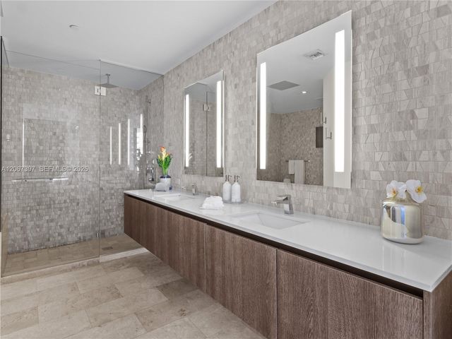 88 SW 7th Street 3007, Miami, FL 33130