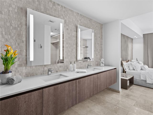 88 SW 7th Street 3007, Miami, FL 33130