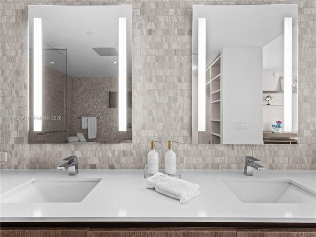 88 SW 7th Street 3007, Miami, FL 33130