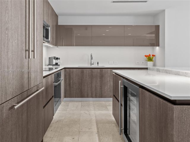 88 SW 7th Street 3007, Miami, FL 33130