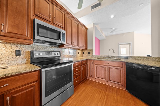 9539 WELDON Circle F408, Tamarac, FL 33321