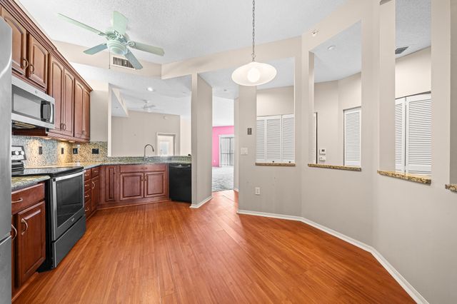 9539 WELDON Circle F408, Tamarac, FL 33321