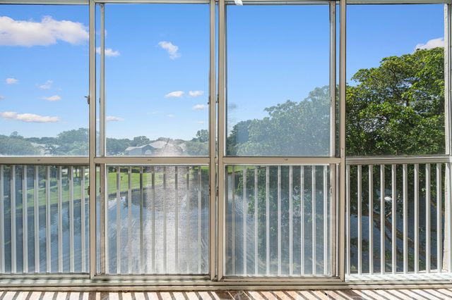 9539 WELDON Circle F408, Tamarac, FL 33321