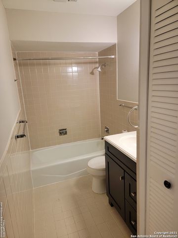 923 Vance Jackson Rd Apt 1004, San Antonio, TX 78201