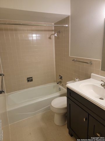 923 Vance Jackson Rd Apt 1004, San Antonio, TX 78201