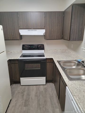 923 Vance Jackson Rd Apt 1004, San Antonio, TX 78201