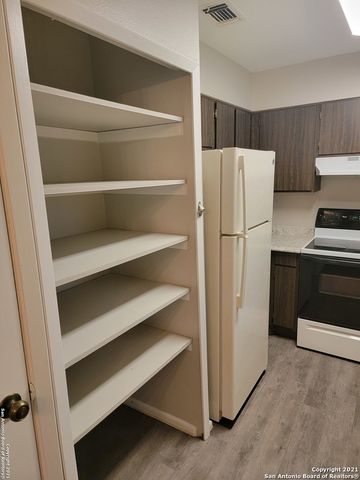 923 Vance Jackson Rd Apt 1004, San Antonio, TX 78201
