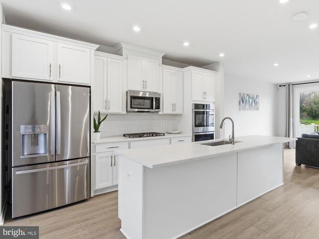 24173 THURSO SQ, Sterling, VA 20166