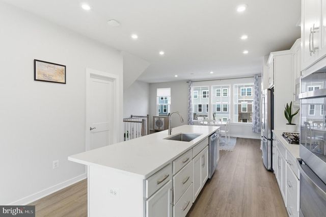 24173 THURSO SQ, Sterling, VA 20166