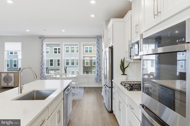 24173 THURSO SQ, Sterling, VA 20166