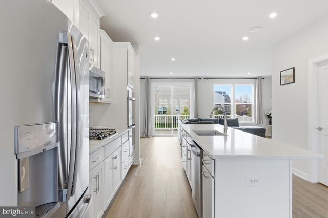 24173 THURSO SQ, Sterling, VA 20166