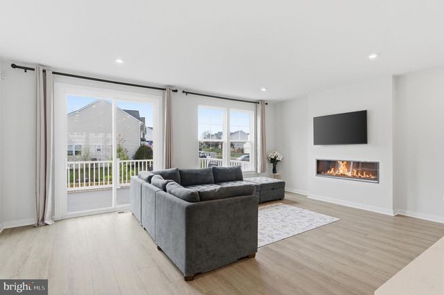 24173 THURSO SQ, Sterling, VA 20166